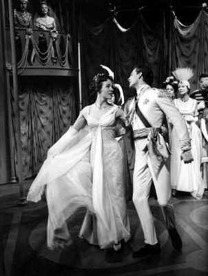CINDERELLA_-_HQ_STILLS_003.jpg