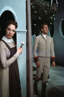 CINDERELLA_-_HQ_STILLS_008.jpg