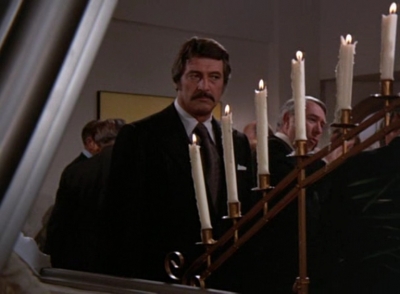 MCMILLAN_AND_WIFE_-_E1X05_THE_FACE_OF_MURDER_243.jpg