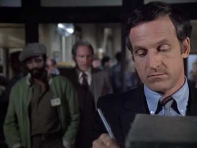HILL_STREET_BLUES_-_E2X15_SOME_LIKE_IT_HOT_WIRED_011.jpg