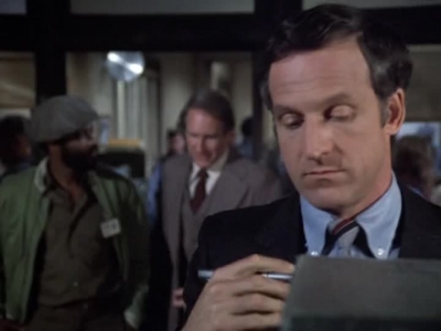 HILL_STREET_BLUES_-_E2X15_SOME_LIKE_IT_HOT_WIRED_015.jpg
