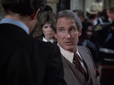 HILL_STREET_BLUES_-_E2X15_SOME_LIKE_IT_HOT_WIRED_297.jpg