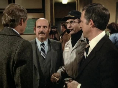 HILL_STREET_BLUES_-_E3X14_MOON_OVER_URANUS_393.jpg