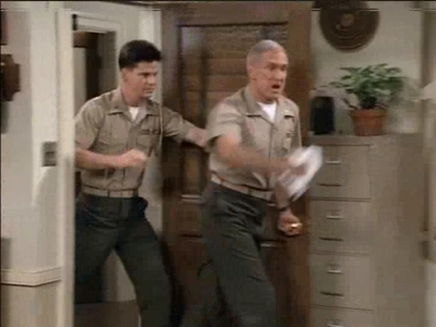 MJOR_DAD_-_E3X01_THE_SHUTDOWN_004.jpg