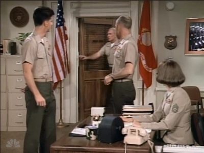 MJOR_DAD_-_E3X01_THE_SHUTDOWN_105.jpg