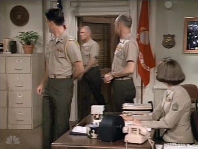 MJOR_DAD_-_E3X01_THE_SHUTDOWN_107.jpg