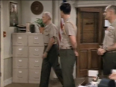 MJOR_DAD_-_E3X01_THE_SHUTDOWN_110.jpg