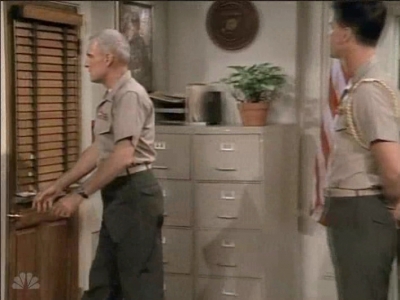 MJOR_DAD_-_E3X01_THE_SHUTDOWN_112.jpg