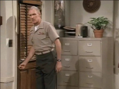 MJOR_DAD_-_E3X01_THE_SHUTDOWN_113.jpg