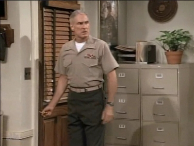 MJOR_DAD_-_E3X01_THE_SHUTDOWN_114.jpg