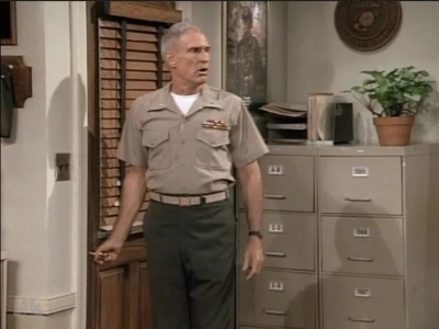 MJOR_DAD_-_E3X01_THE_SHUTDOWN_117.jpg