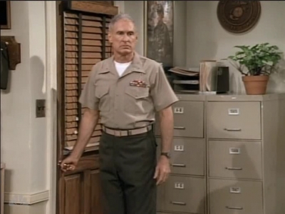 MJOR_DAD_-_E3X01_THE_SHUTDOWN_121.jpg