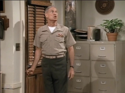 MJOR_DAD_-_E3X01_THE_SHUTDOWN_123.jpg