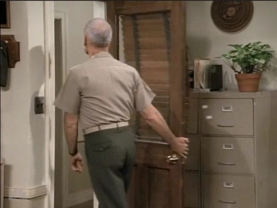 MJOR_DAD_-_E3X01_THE_SHUTDOWN_126.jpg