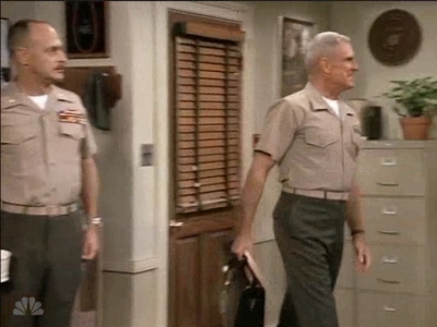 MJOR_DAD_-_E3X01_THE_SHUTDOWN_134.jpg