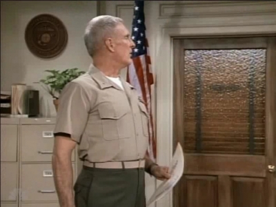 MJOR_DAD_-_E3X01_THE_SHUTDOWN_138.jpg