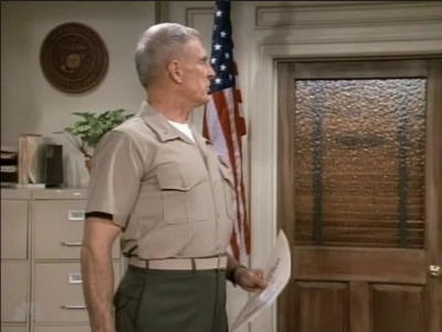 MJOR_DAD_-_E3X01_THE_SHUTDOWN_139.jpg
