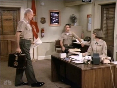 MJOR_DAD_-_E3X01_THE_SHUTDOWN_144.jpg
