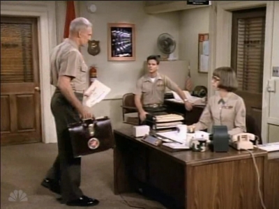 MJOR_DAD_-_E3X01_THE_SHUTDOWN_145.jpg