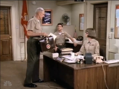 MJOR_DAD_-_E3X01_THE_SHUTDOWN_146.jpg
