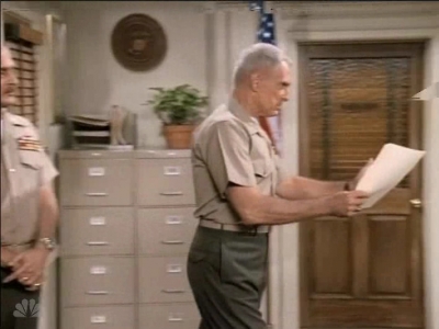 MJOR_DAD_-_E3X01_THE_SHUTDOWN_185.jpg