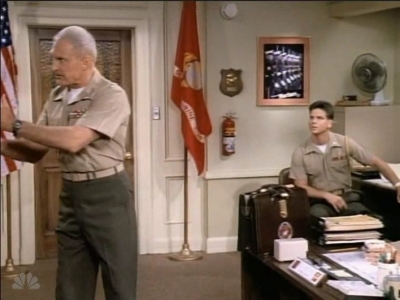 MJOR_DAD_-_E3X01_THE_SHUTDOWN_189.jpg