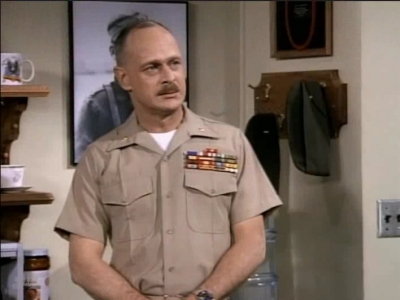 MJOR_DAD_-_E3X01_THE_SHUTDOWN_194.jpg