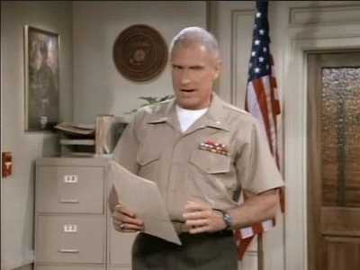 MJOR_DAD_-_E3X01_THE_SHUTDOWN_202.jpg