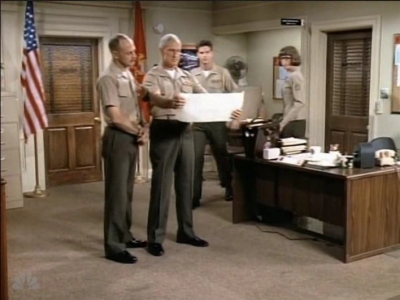 MJOR_DAD_-_E3X01_THE_SHUTDOWN_235.jpg