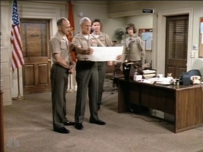 MJOR_DAD_-_E3X01_THE_SHUTDOWN_236.jpg