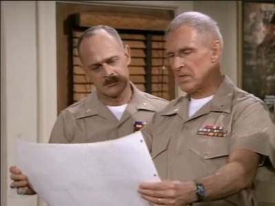 MJOR_DAD_-_E3X01_THE_SHUTDOWN_250.jpg