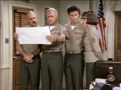 MJOR_DAD_-_E3X01_THE_SHUTDOWN_258.jpg