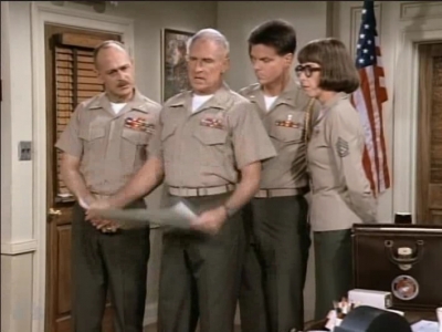 MJOR_DAD_-_E3X01_THE_SHUTDOWN_262.jpg