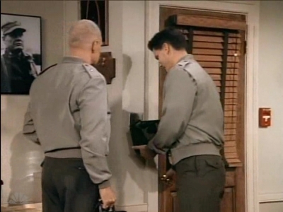 MAJOR_DAD_-_E3X03_POLLYS_PEN_PAL_201.jpg