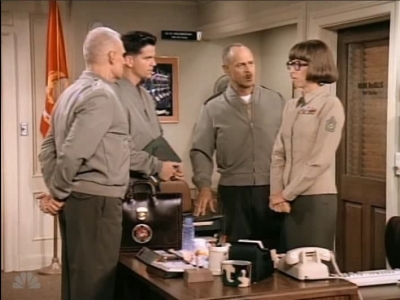 MAJOR_DAD_-_E3X03_POLLYS_PEN_PAL_260.jpg