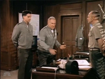 MAJOR_DAD_-_E3X03_POLLYS_PEN_PAL_375.jpg