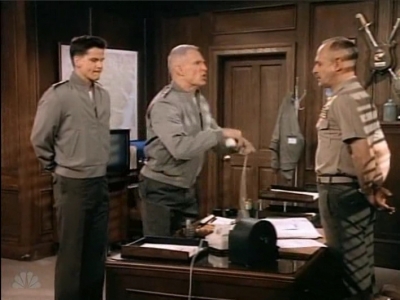 MAJOR_DAD_-_E3X03_POLLYS_PEN_PAL_376.jpg
