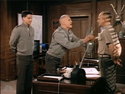 MAJOR_DAD_-_E3X03_POLLYS_PEN_PAL_378.jpg