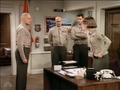 MAJOR_DAD_-_E3X05_POKER_NIGHT_053.jpg
