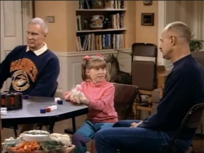 MAJOR_DAD_-_E3X05_POKER_NIGHT_365.jpg