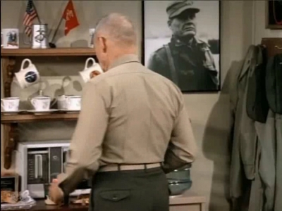 MAJOR_DAD_-_E3X06_ANYTHING_YOU_CAN_DO_I_CAN_DO_PERKY_017.jpg