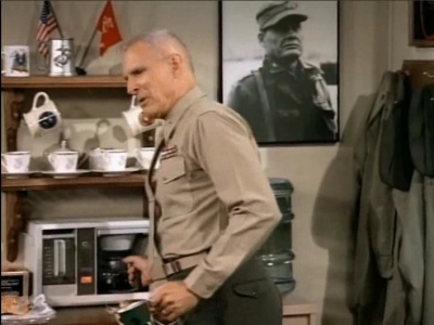MAJOR_DAD_-_E3X06_ANYTHING_YOU_CAN_DO_I_CAN_DO_PERKY_019.jpg
