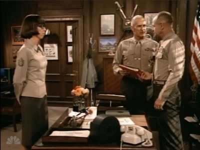 MAJOR_DAD_-_E3X06_ANYTHING_YOU_CAN_DO_I_CAN_DO_PERKY_111.jpg