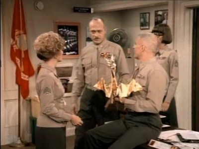 MAJOR_DAD_-_E3X06_ANYTHING_YOU_CAN_DO_I_CAN_DO_PERKY_133.jpg