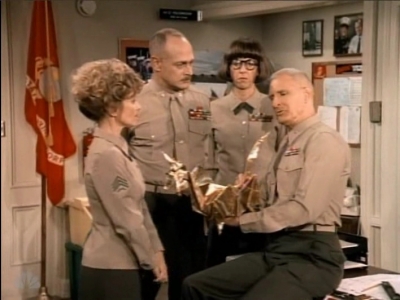 MAJOR_DAD_-_E3X06_ANYTHING_YOU_CAN_DO_I_CAN_DO_PERKY_139.jpg