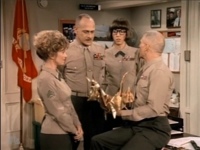 MAJOR_DAD_-_E3X06_ANYTHING_YOU_CAN_DO_I_CAN_DO_PERKY_142.jpg