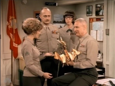 MAJOR_DAD_-_E3X06_ANYTHING_YOU_CAN_DO_I_CAN_DO_PERKY_157.jpg