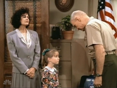 MAJOR_DAD_-_E3X07_EDUCATING_CASEY_303.jpg
