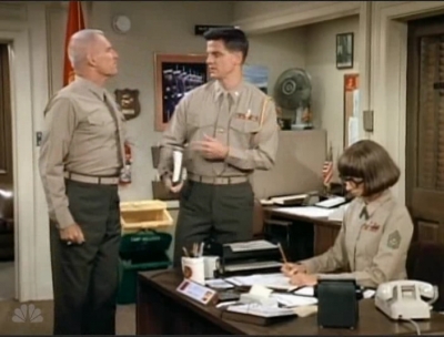 MAJOR_DAD_-_E3X08_LADY_IN_WAITING_021.jpg