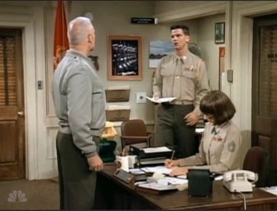 MAJOR_DAD_-_E3X08_LADY_IN_WAITING_062.jpg